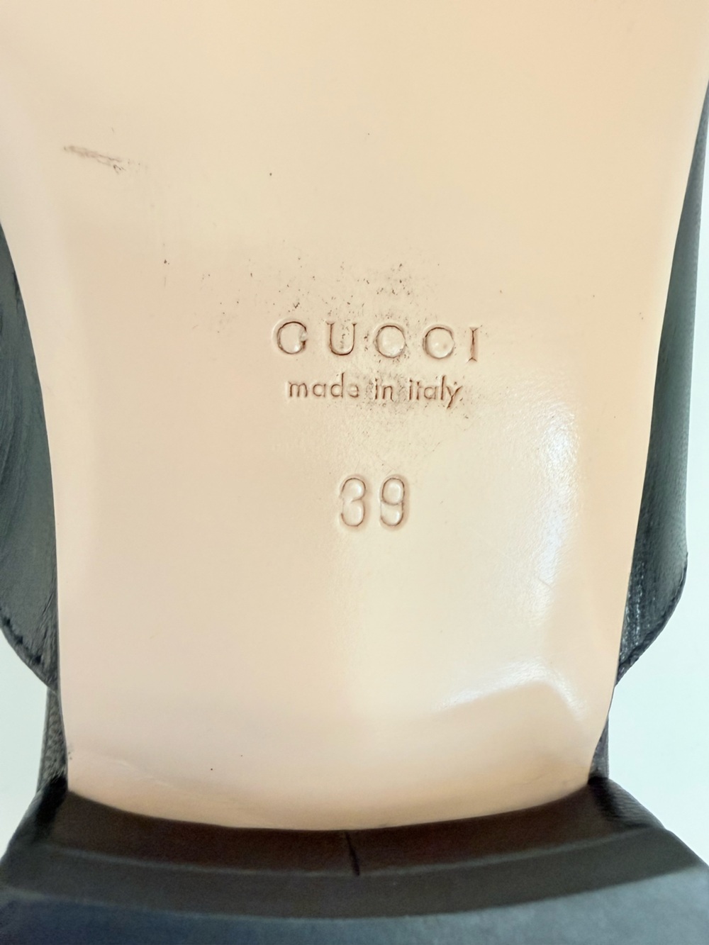 Gucci Interlocking G Black Leather Thong Sandals Gold Logo Size 39 - Picture 7 of 9